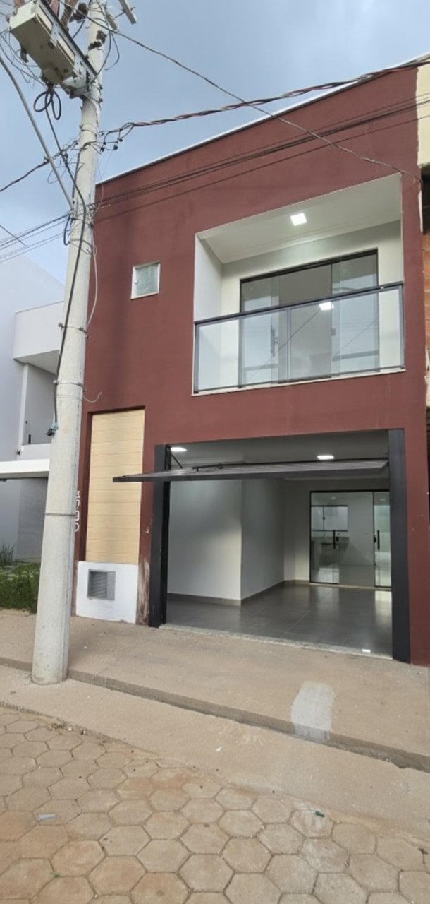 Casa geminada 2 quartos com vaga de garagem por R$ 330 mil