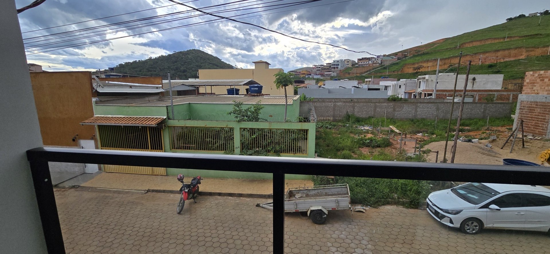 Casa geminada 2 quartos com vaga de garagem por R$ 330 mil (copia)